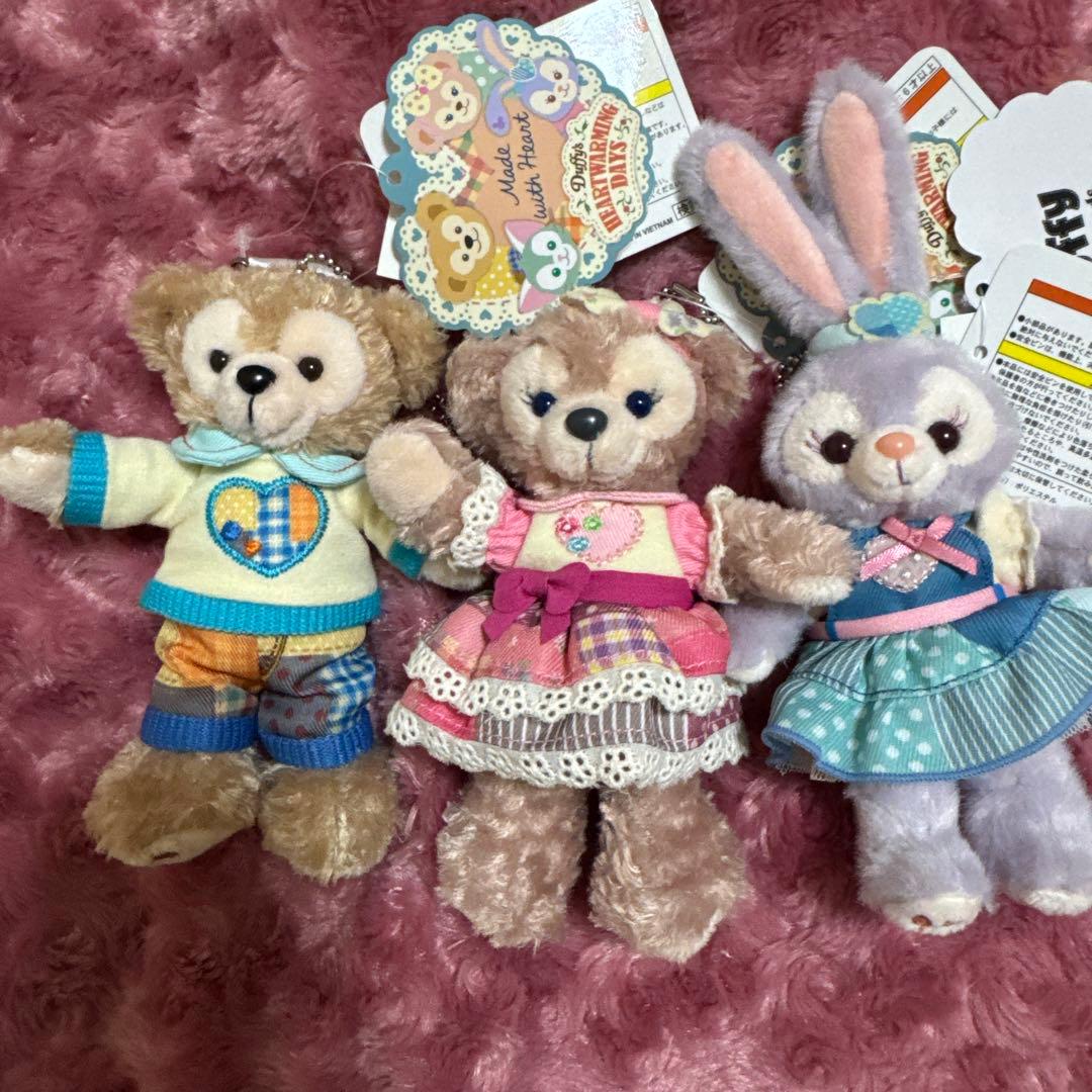 【新品未使用】ディズニーダッフィー ハートウォーミングデイズ ぬいぐるみバッジ