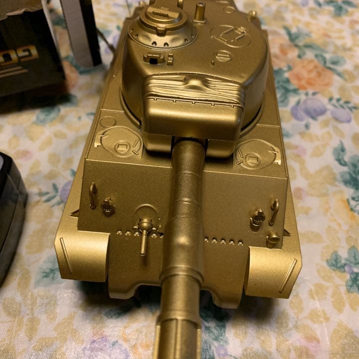 美品平成レトロ【キャタピラ装備BB弾発射GOLDEN TANK】【ラジコンカー】