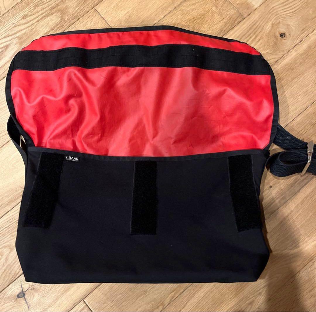 美品　CRANK メッセンジャーバッグ　solo Mサイズ