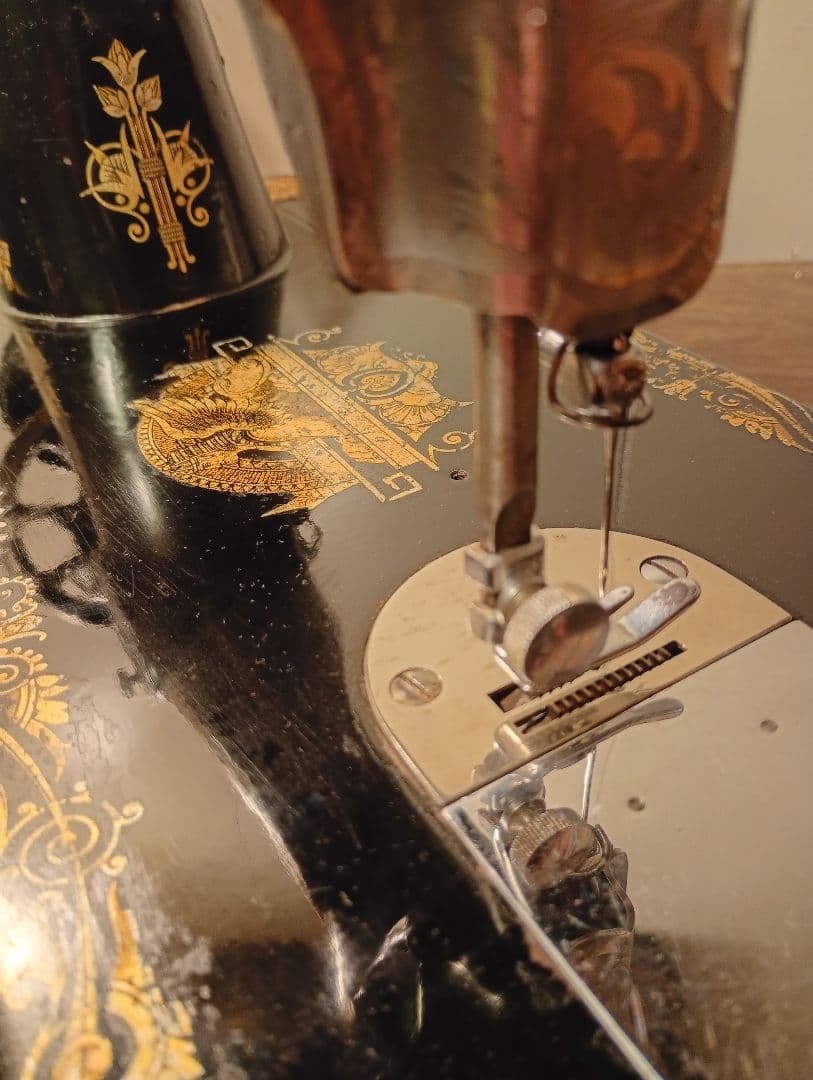縫うためのアンティークミシン　シンガー　スフィンクス　手回しハンドル