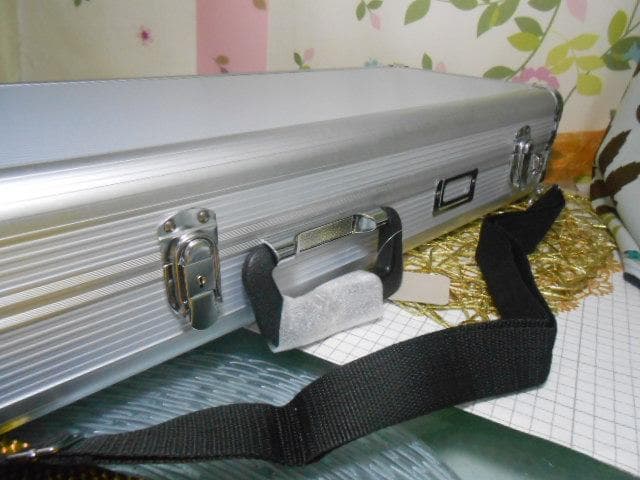 新品未使用(送料無料)11.980円沖縄三線専用肩紐付き一丁入アルミハードケース