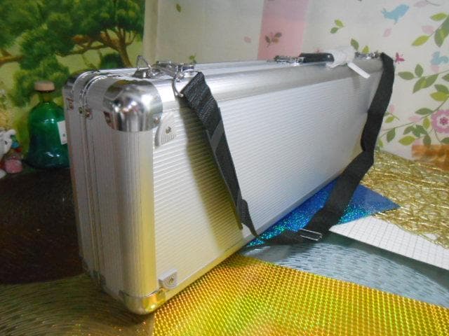 新品未使用(送料無料)11.980円沖縄三線専用肩紐付き一丁入アルミハードケース