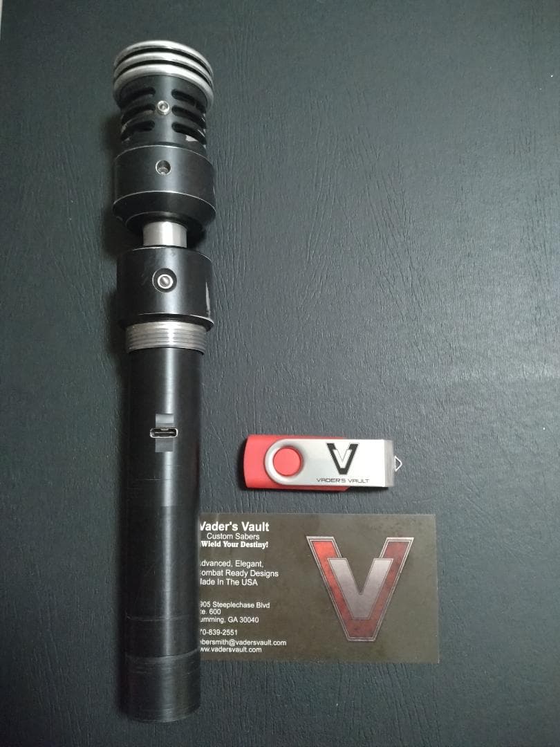 カスタムライトセーバー Vader'sVault製DarkArdent