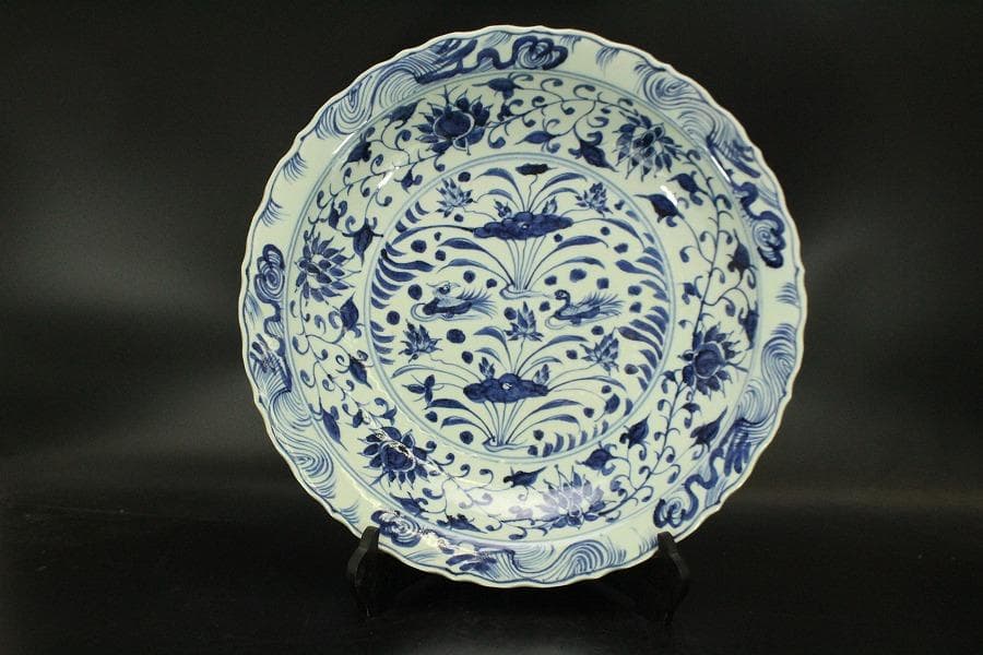 中国美術 纏枝蓮花 水鳥紋 染付大皿 時代物(A577)