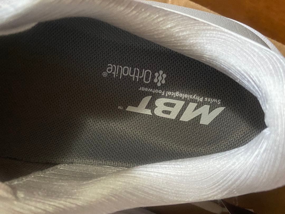 MBTランニング、ウオーキングシューズ　24.0㎝　ホワイト