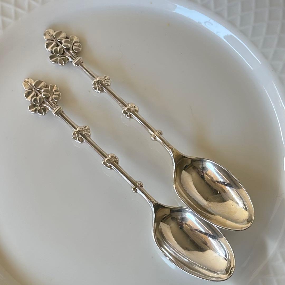 英国製　純銀　ティースプーンとシュガートング　シャムロック　クローバー