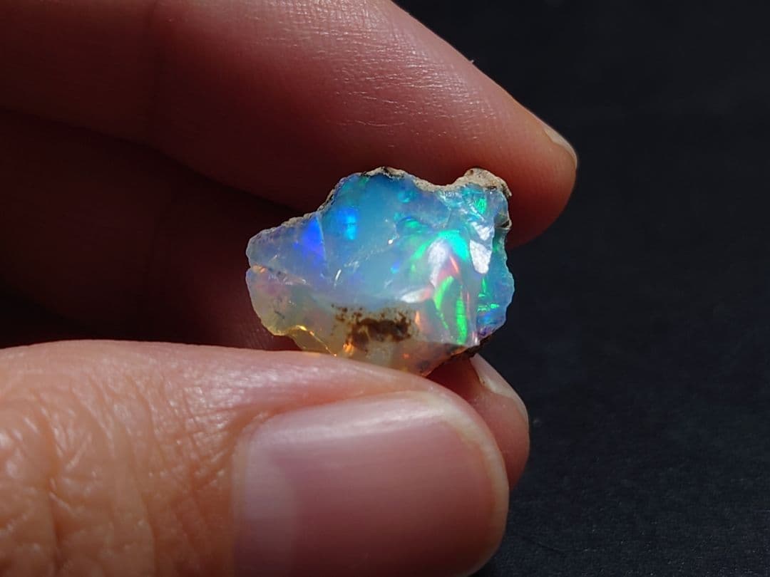 プレシャスオパール 原石 虹　ジュエリー　グレード　エチオピアウェロ産　鉱物標本