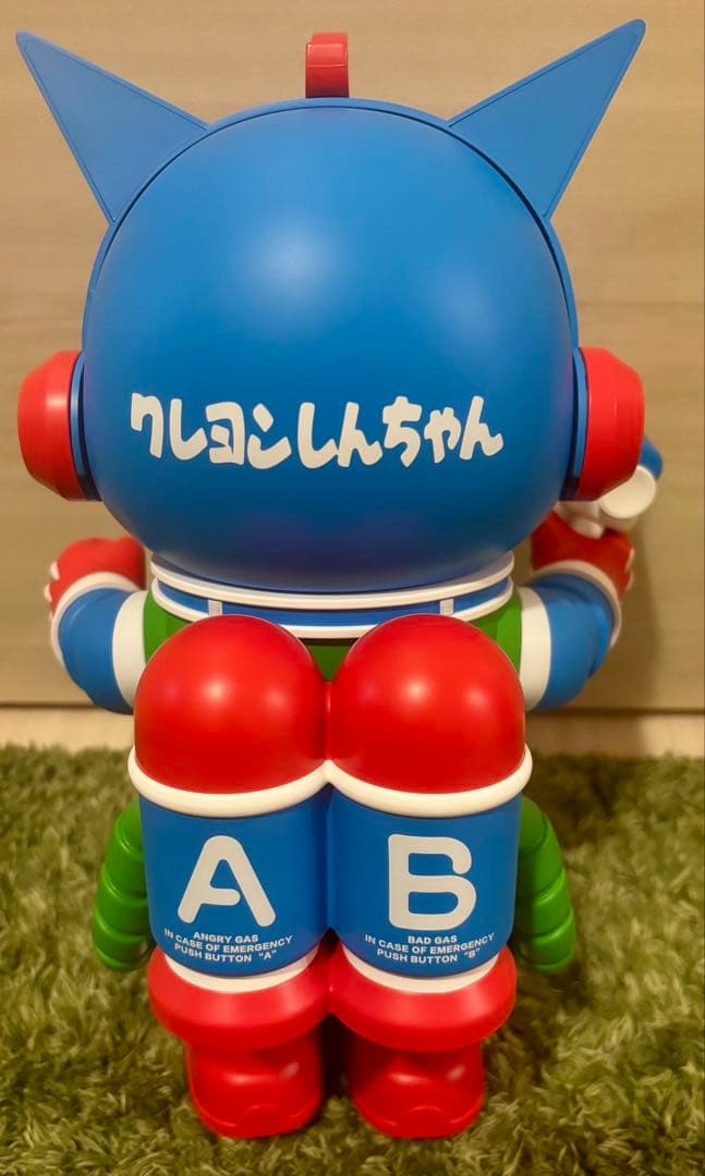 MEGA SPACE molly 400%+100% クレヨンしんちゃん