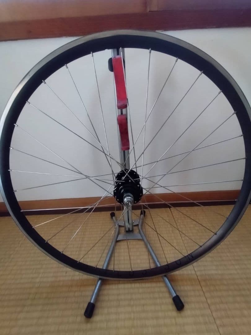 H plus son 後輪ホイールとSurly　ハブ