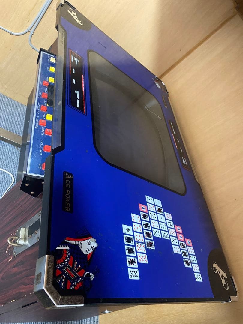 電子ポーカー台　機械