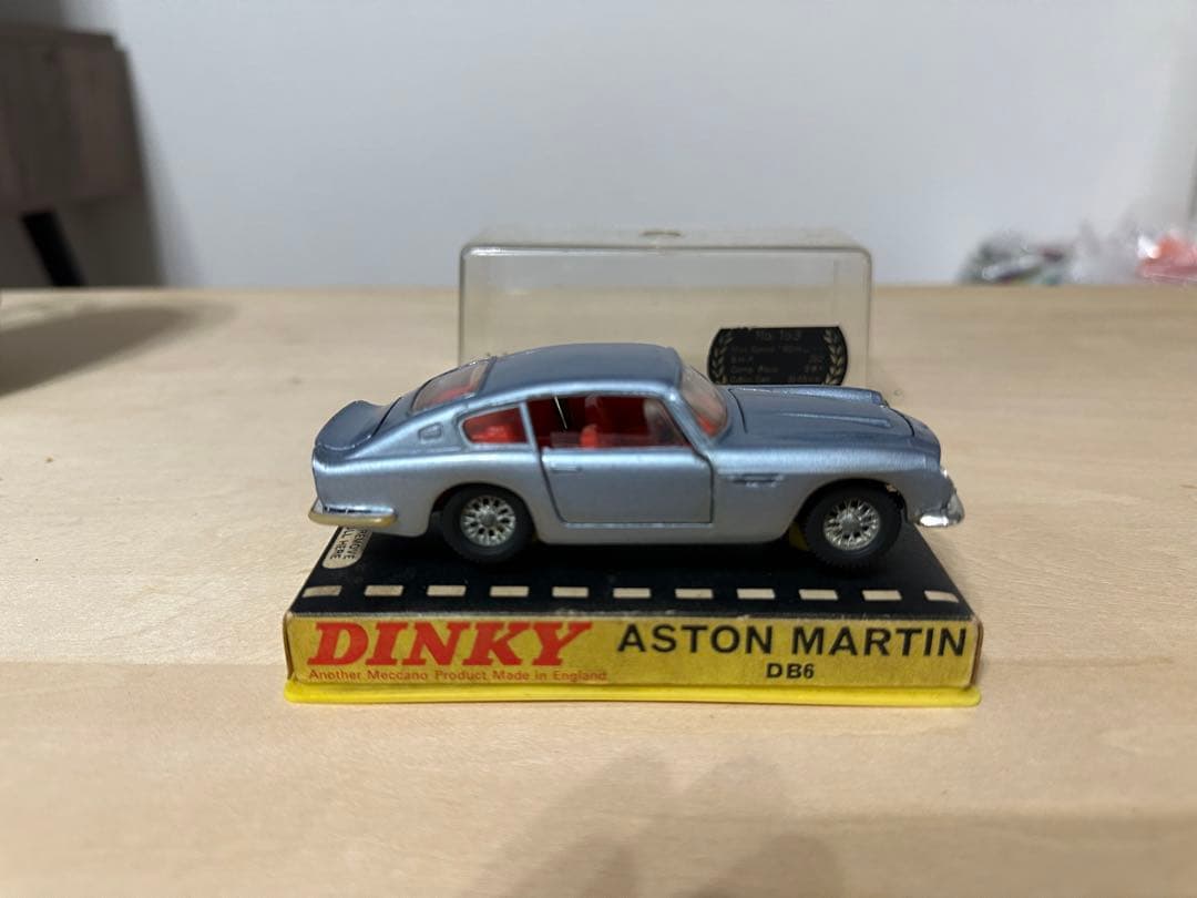 ミニカー Aston Martin DB6 Dinky 153