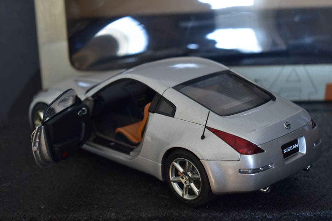 1/18 オートアート 日産 フェアレディZ Z33 350Z ミニカー