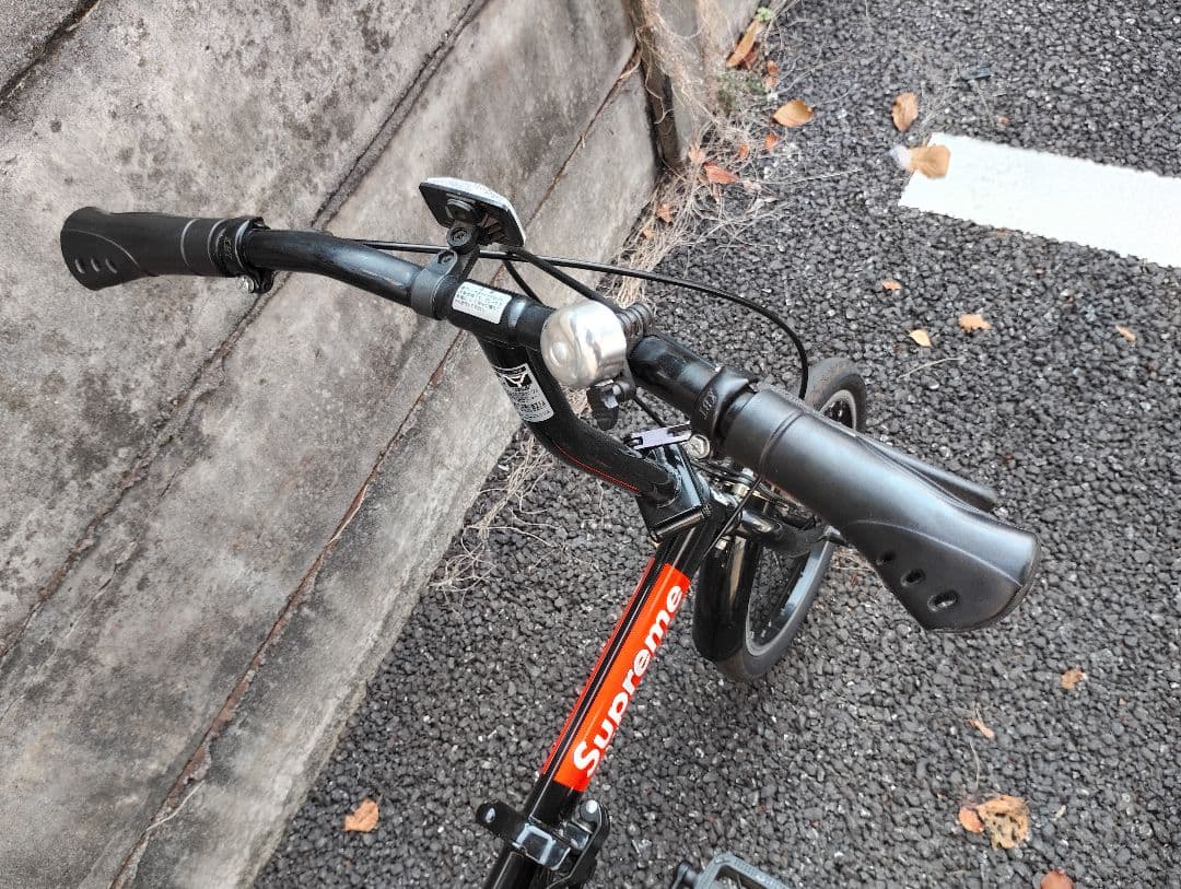 折りたたみ自転車 ブラック 黒 ノーパンクタイヤ