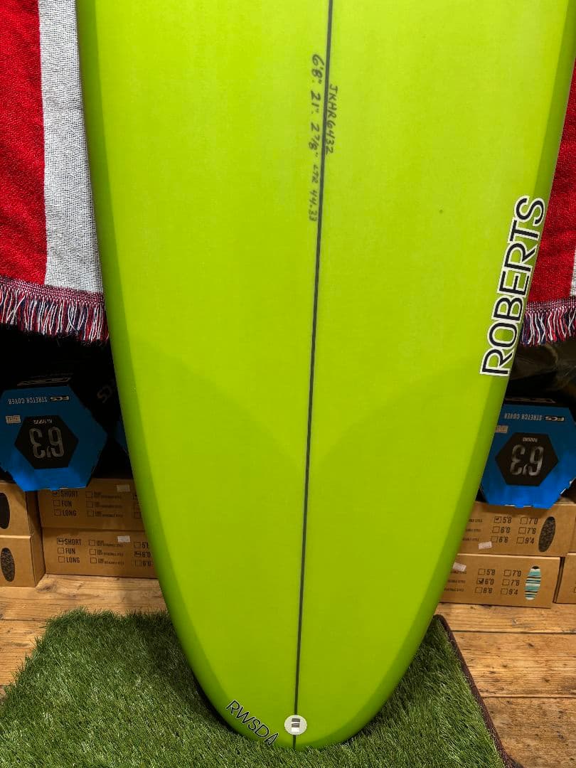 ミッドレングスサーフボード　ロバーツ　invader ファンボード　6.8