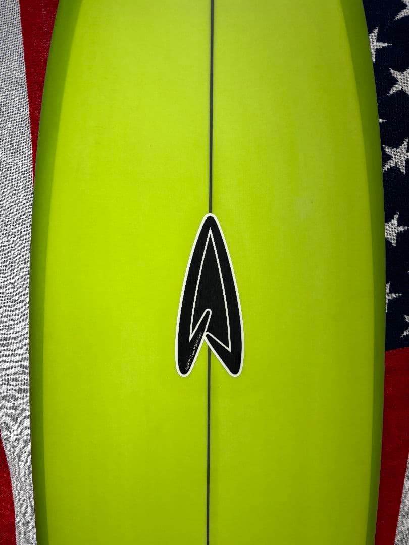 ミッドレングスサーフボード　ロバーツ　invader ファンボード　6.8