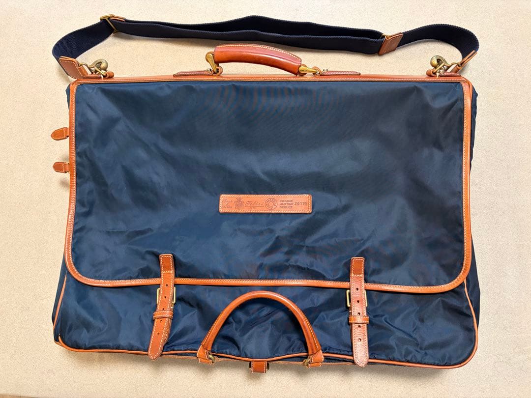 メルカリ市割中！フェリージ Felisi ナイロン ガーメントバッグ