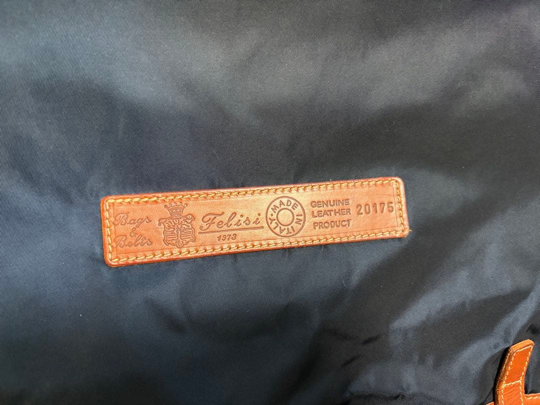 メルカリ市割中！フェリージ Felisi ナイロン ガーメントバッグ