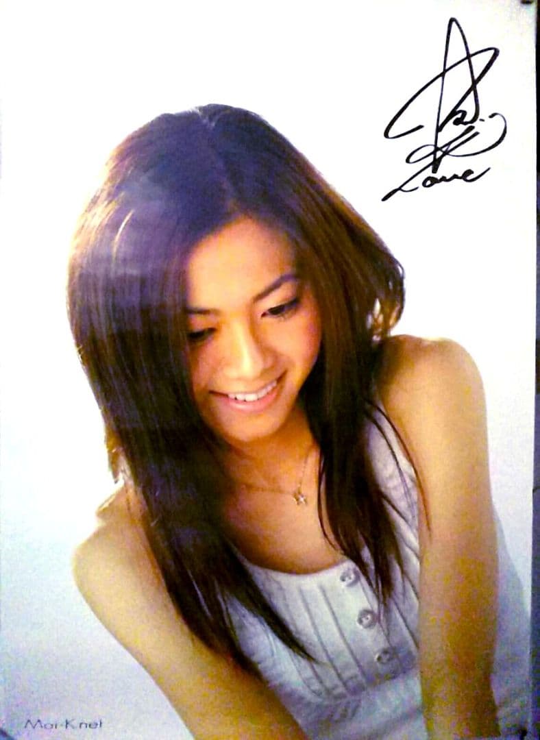 倉木麻衣サイン入り会場限定FC入会継続特典ポスター白ノースリーブ銀ネックレス笑顔