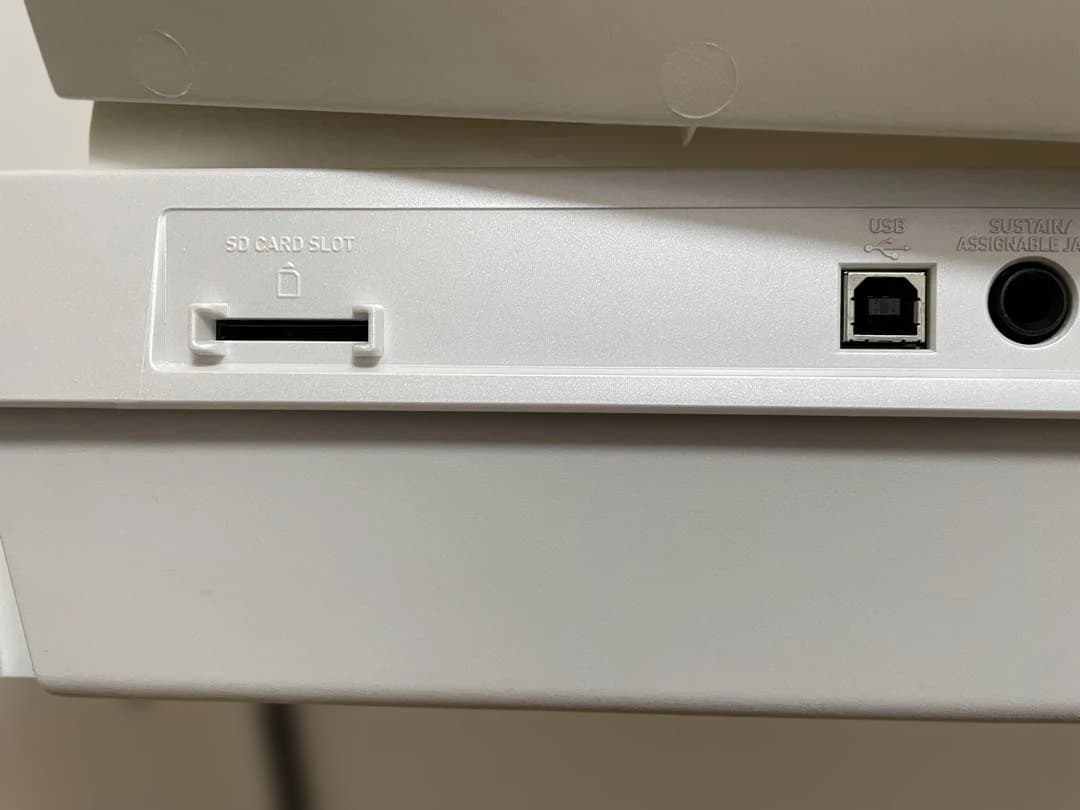 CASIOカシオ 光ナビゲーションキーボード 61鍵 LK-222 スタンド付