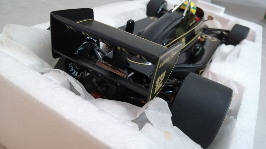 Lotus Renault 97T アイルトン・セナ 1/18 ミニチャンプス