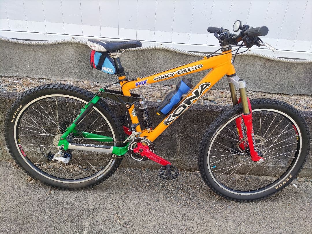 Kona マウンテンバイク カラーオレンジ/グリーン/レッド 26mtb