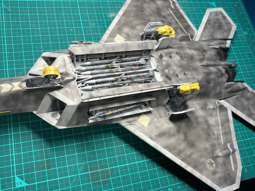 戦闘機　プラモデル　完成品　ハセガワ　1/48 F22 ラプター