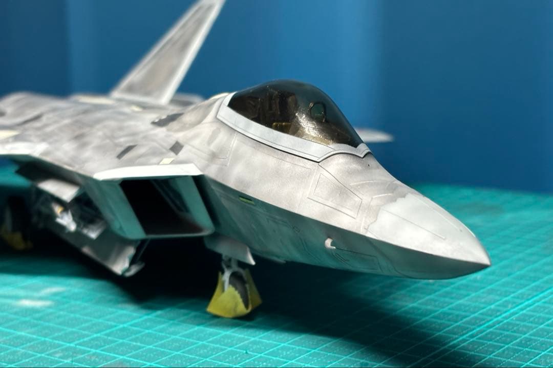 戦闘機　プラモデル　完成品　ハセガワ　1/48 F22 ラプター