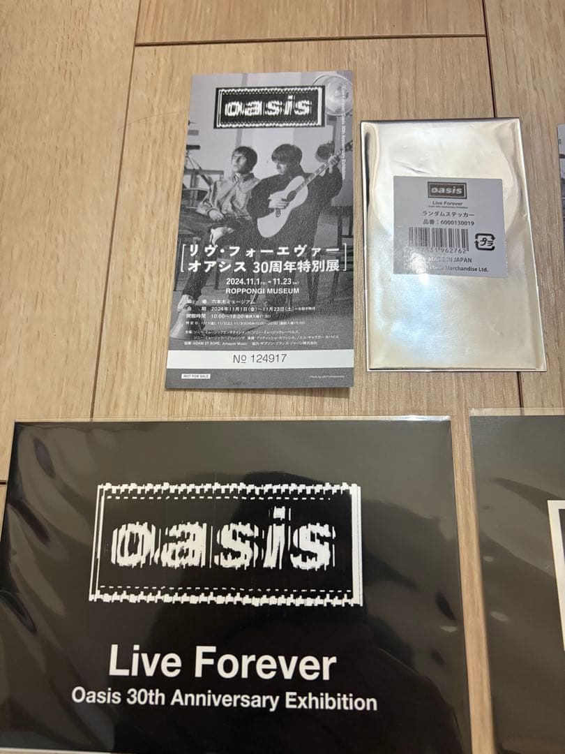 Oasis 30周年記念展セット　ポストカード、ランダムステッカー等