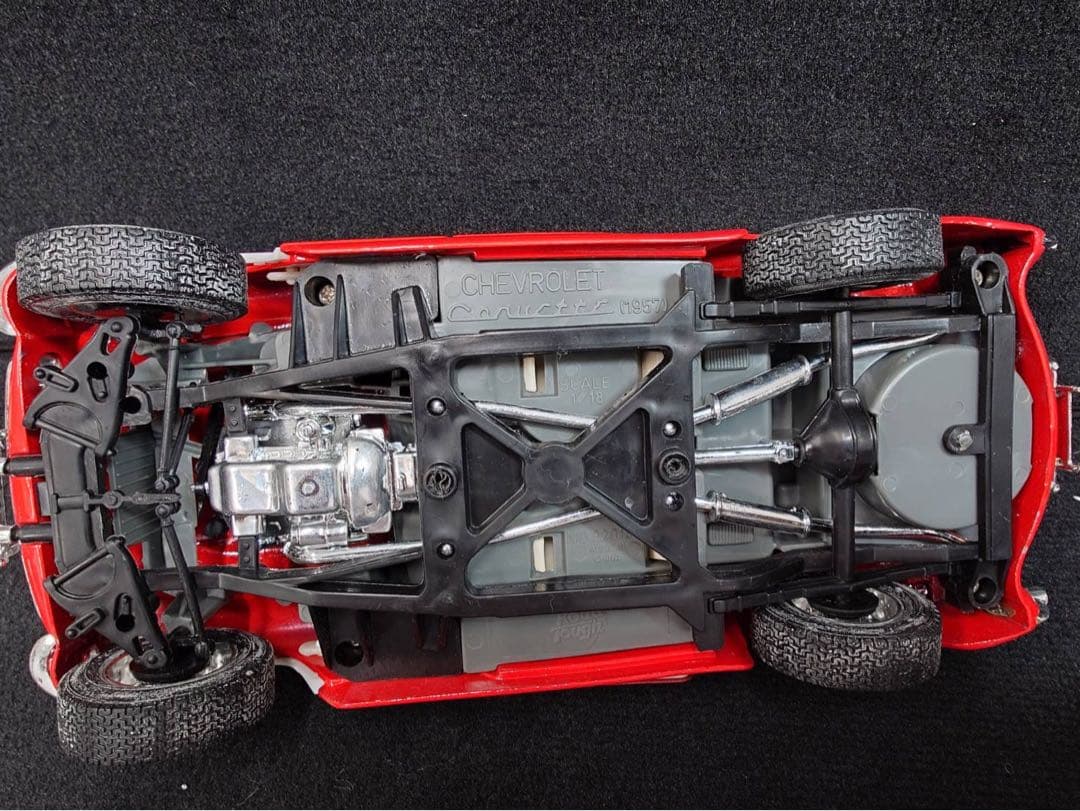 Road Tough 1/18ミニカー シボレーコルベット　1957 レッド
