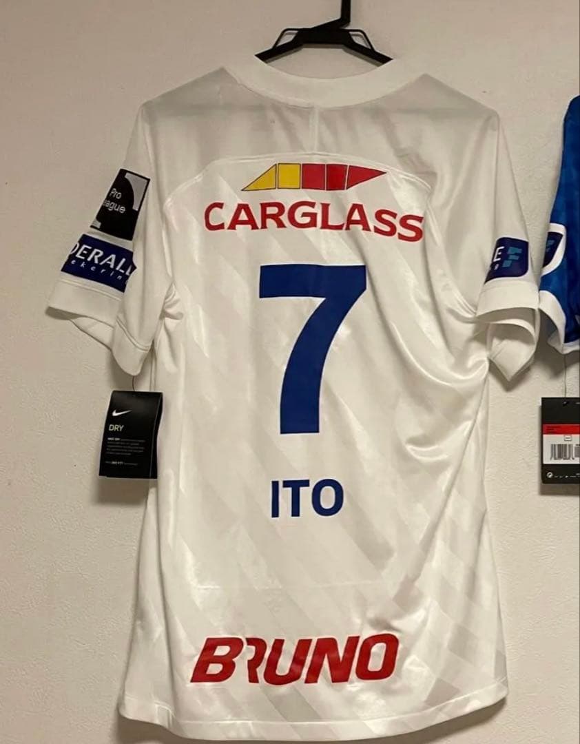 伊東純也 genk ユニフォーム