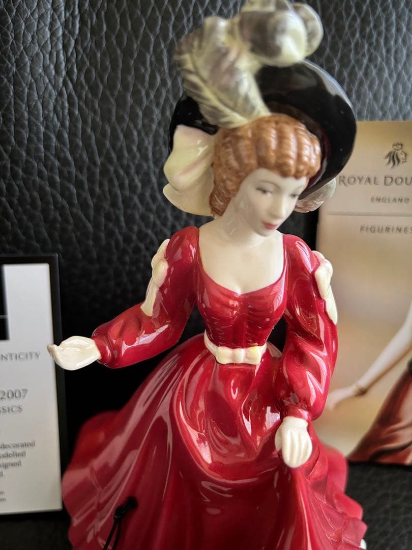   petites ロイヤルドルトン　美しい貴婦人