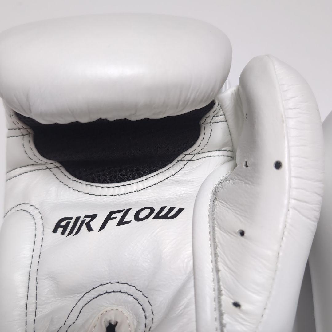 未使用級　TWINS　ツインズ SPECIAL ボクシンググローブ　8OZ　白