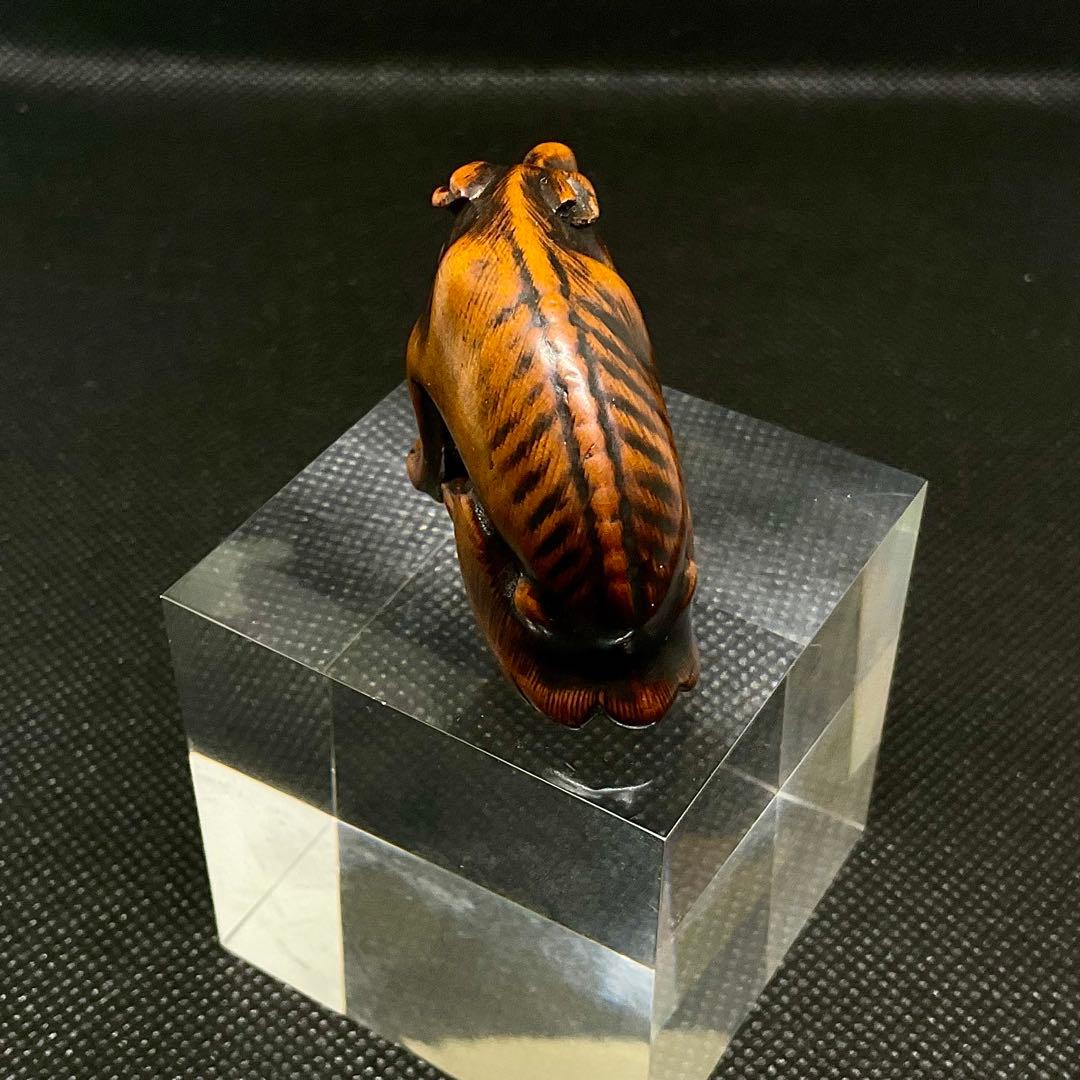 木彫狼亀根付　江戸時代　彫銘: 正友