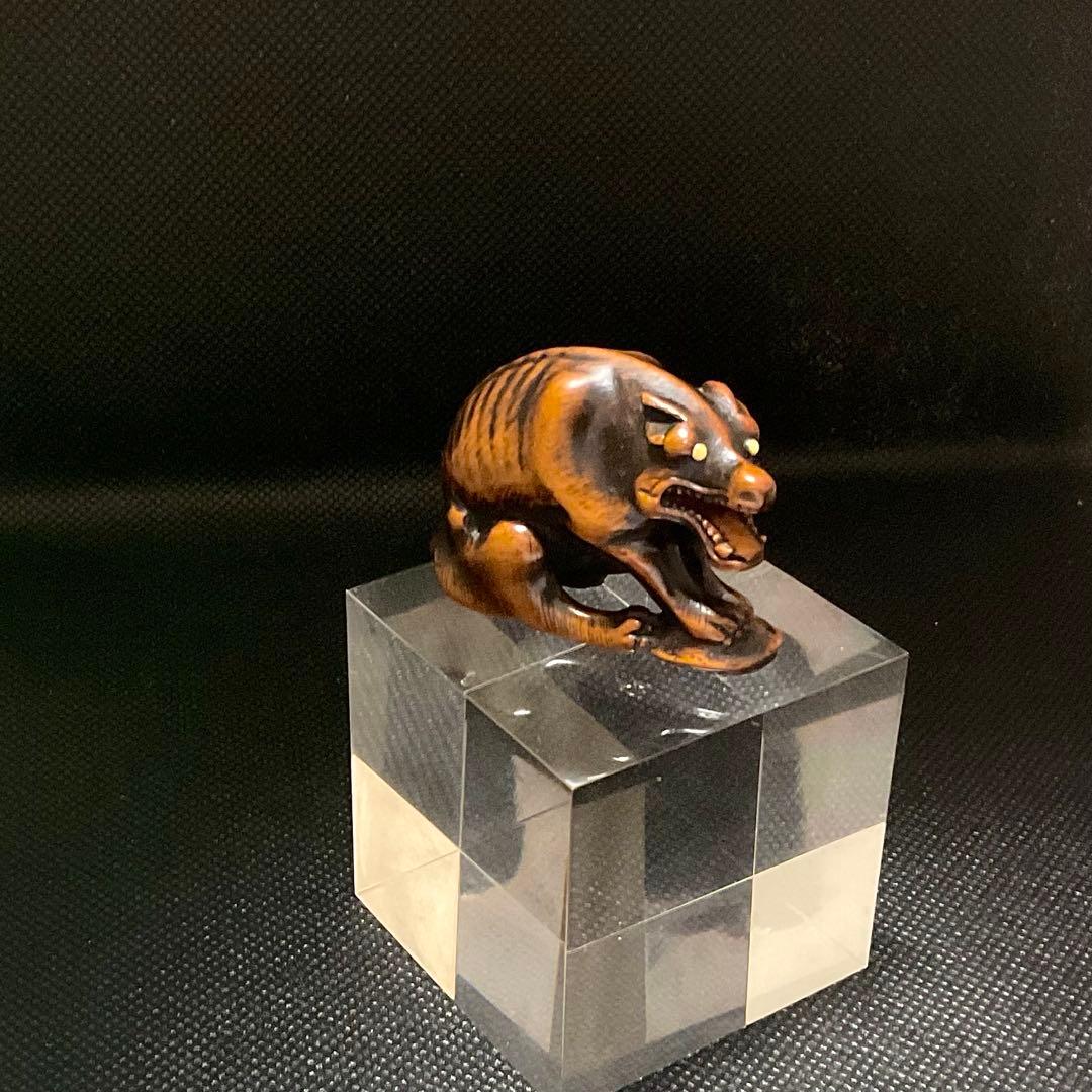 木彫狼亀根付　江戸時代　彫銘: 正友