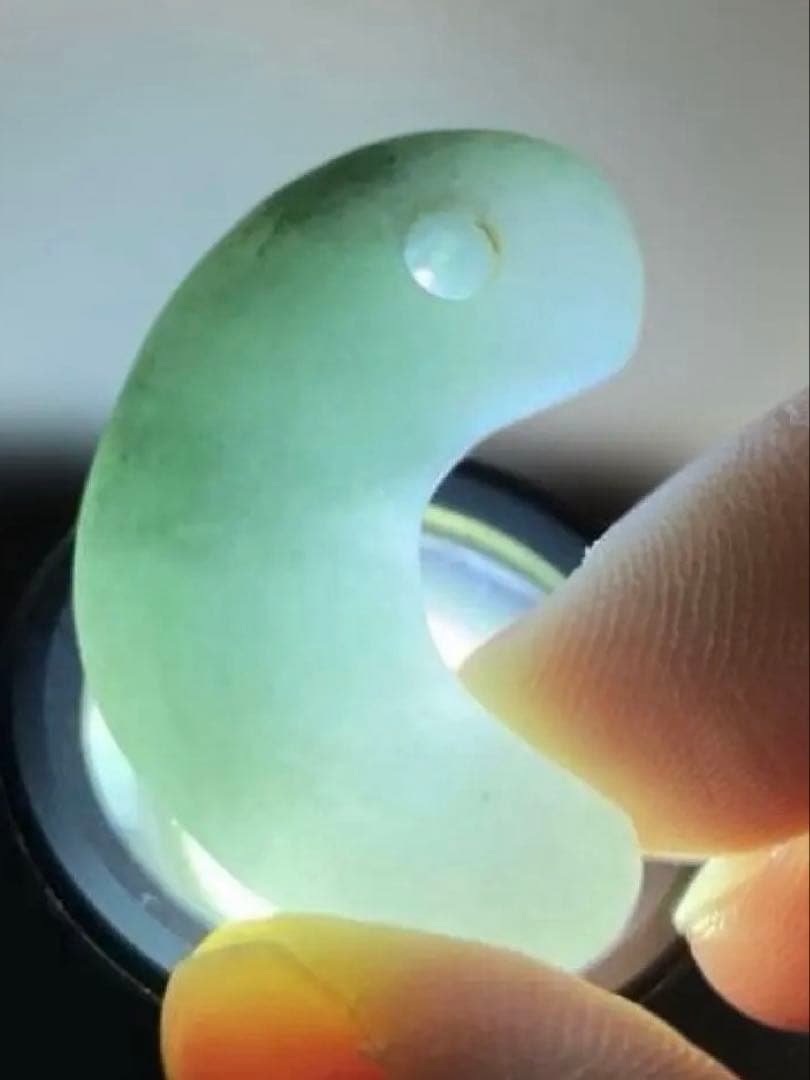 勾玉　翡翠　縄文弥生期　出土品　ヒスイ　宝石