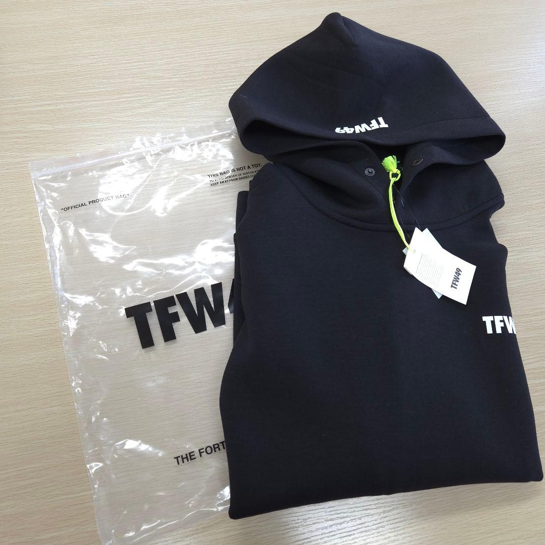 メンズウェア 32. TFW49 CARDBOARD MATERIAL HOODIE