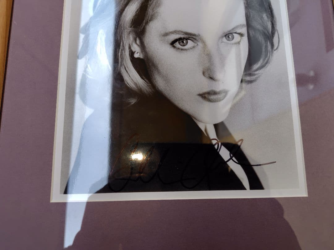 ジリアン アンダーソン直筆サイン入り写真額装【証明写真付き本物証明書付き⠀】