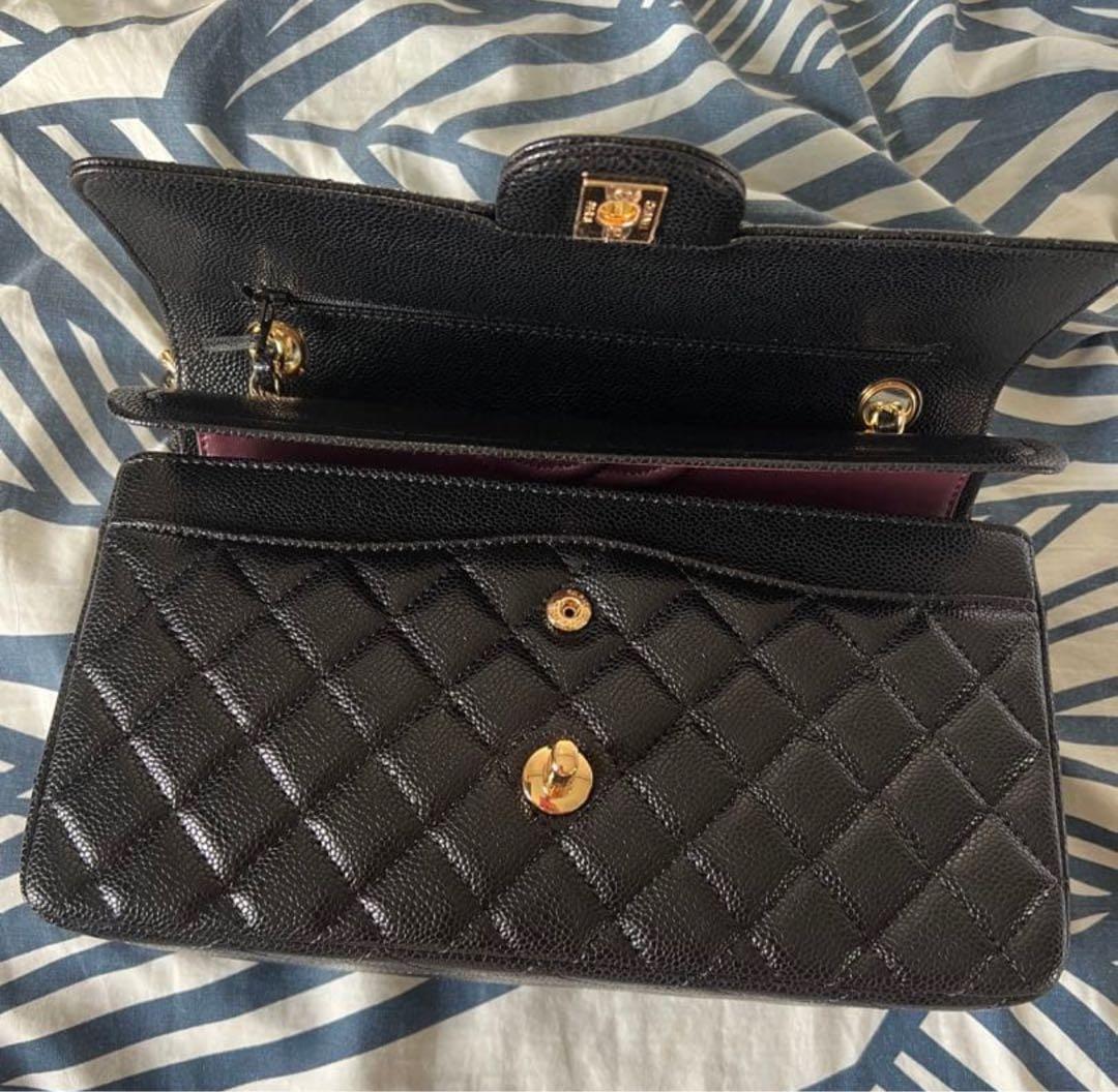 ブラックのキルティングレザーショルダーバッグ