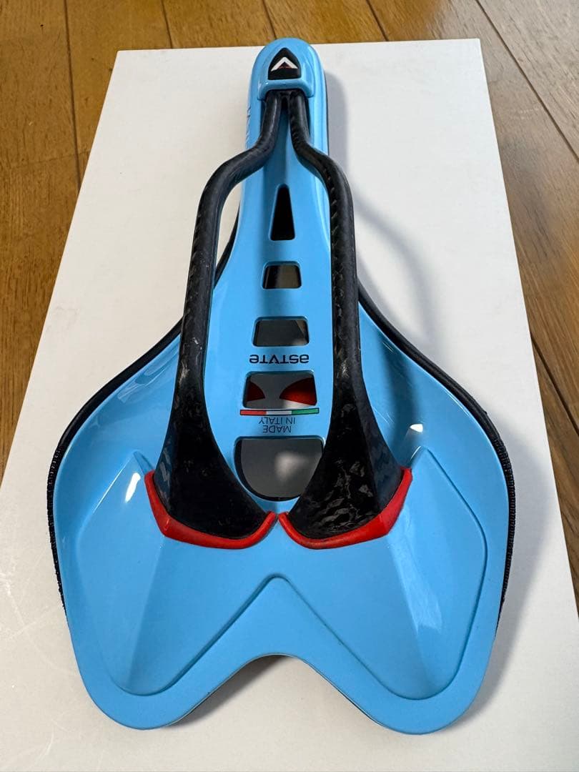 ASTVTE アスチュート　サドル　SKYLITE VTサドル カーボンレール