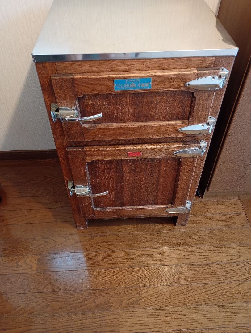 【値下げ中】昭和レトロ　 木製ダブルドア冷蔵庫・保冷庫