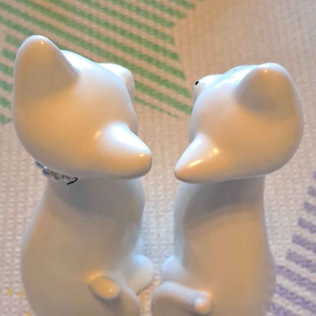 白い猫　ペア置物　パールのネックレス　フィギュア　陶器　ねこ　２匹　インテリア