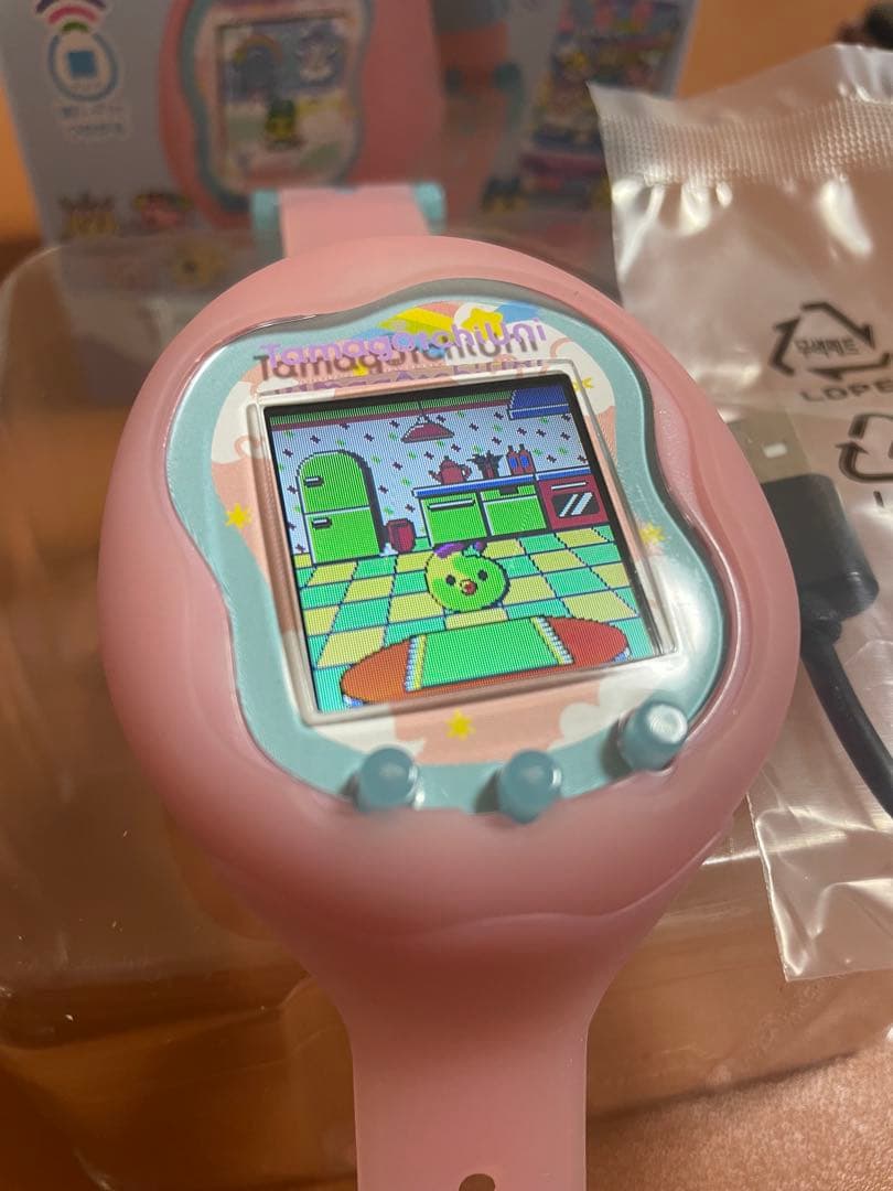 Tamagotchi Uni ピンク USBケーブル付き
