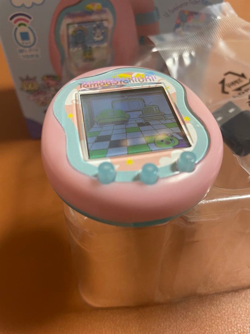 Tamagotchi Uni ピンク USBケーブル付き