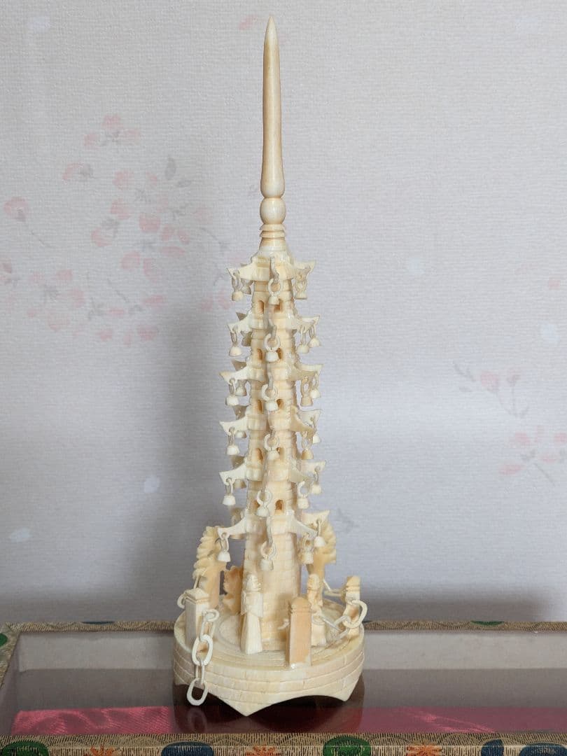 ♦中国伝統工芸美術？骨？鹿角 仏塔 極細密 6列自在 六重の塔 置物飾り 骨董品