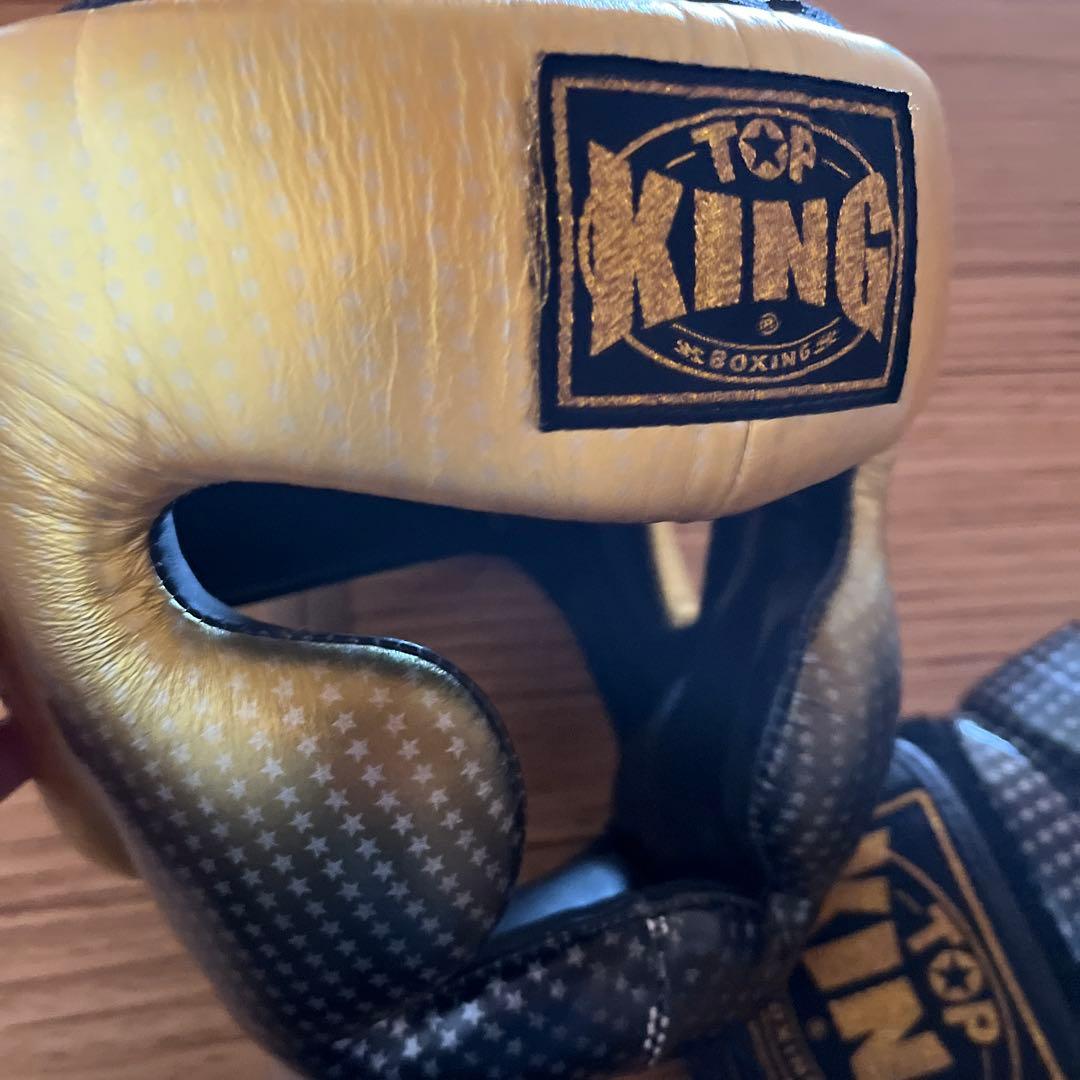 TOP KINGボクシンググローブ 14oz ゴールド/ブラックヘッドギアセット