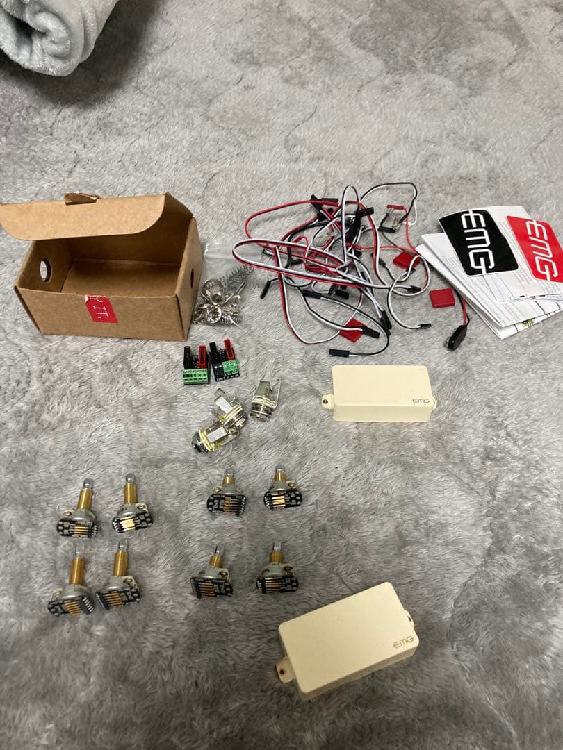 EMG-81 & 85 Ivory ピックアップセット