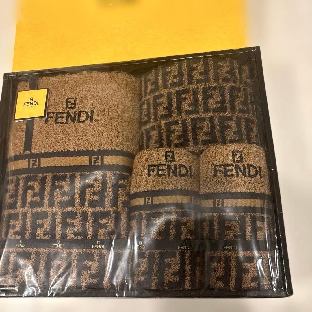 FENDI　フェンディ　タオルセット　ズッカ柄　ロゴマーク