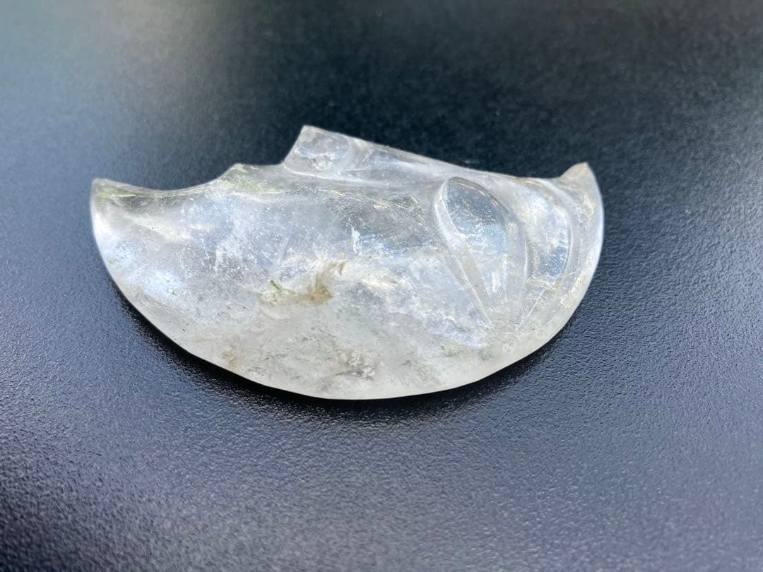 水晶　三日月　モチーフ