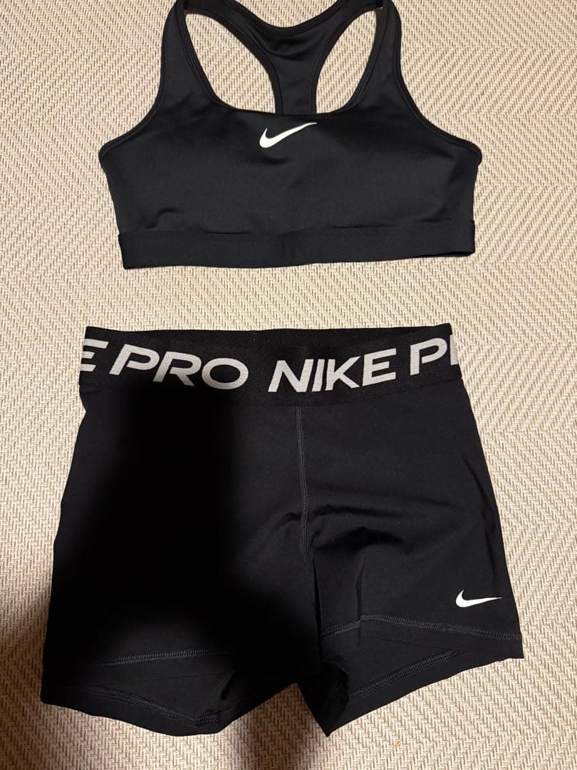 Nike PRO スポーツブラとショートパンツセット