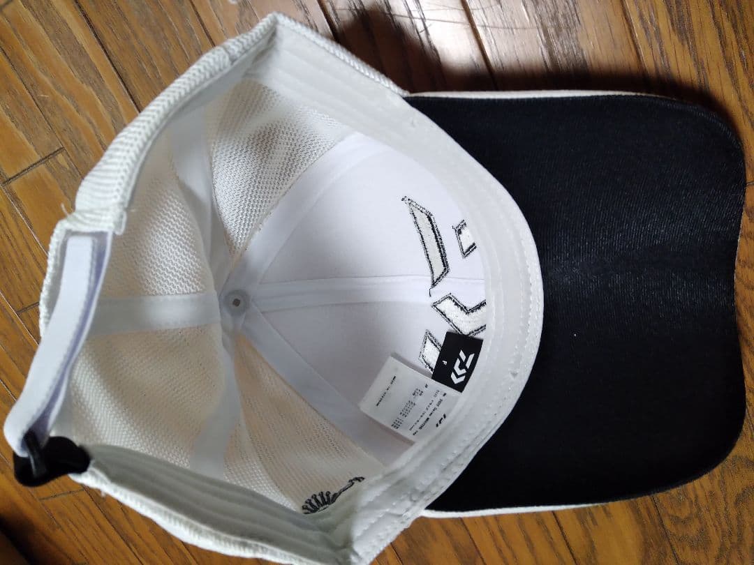 Daiwaマスターズ メッシュキャップ 　メガトルクメジャーステッカー付き